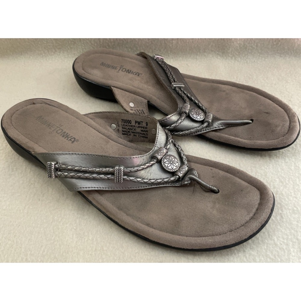 Minnetonka Size 9M Silverthorne Leather Thong Comfort Pewter Silver Flip Flops